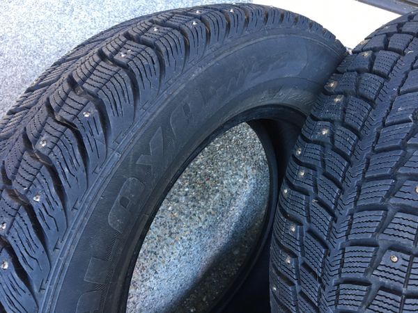 Studded Snow Tires 225/60R16 - Like New! for Sale in Kent, WA - OfferUp