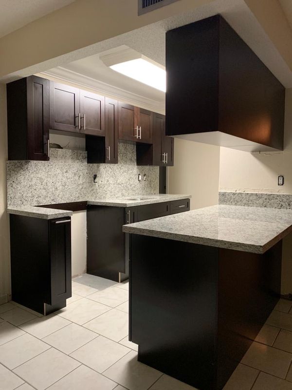 Kitchen cabinet for Sale in Miramar, FL - OfferUp