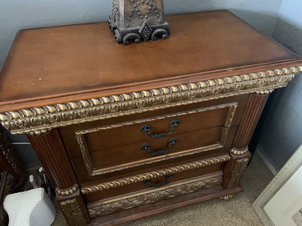 Pulaski Bellissimo King / Cal King Bed frame and Set for Sale in Mesa