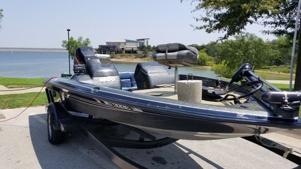 Boat astro 99 fishing finder troling motor 175 hp for Sale in Grand