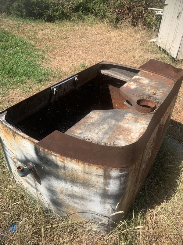 Marine outboard boat motor testing tub holds water/Exhaust vent for