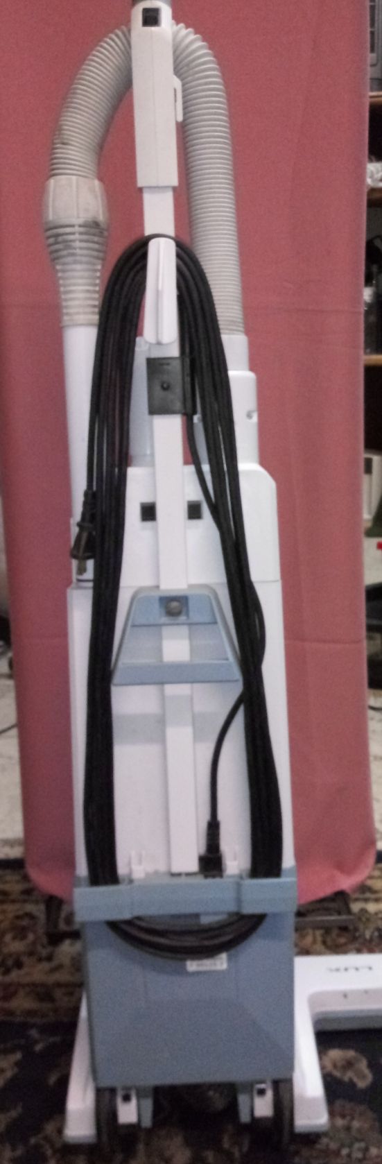 ELECTROLUX AERUS COMMERCIAL VACUUM for Sale in Albuquerque, NM OfferUp