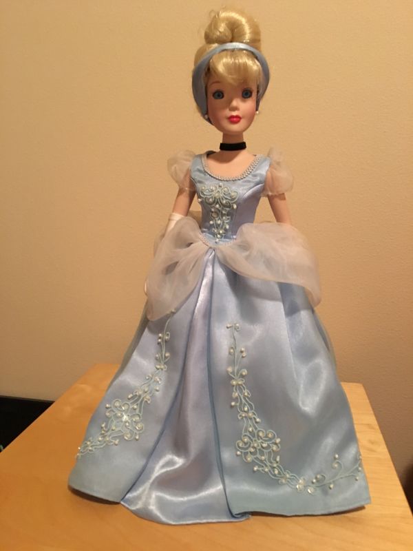 Disney Cinderella Porcelain Doll for Sale in Milton, WA - OfferUp