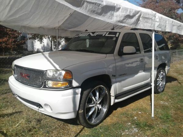 03 yukon denali with 26"wheels and new tires for Sale in Knoxville, TN