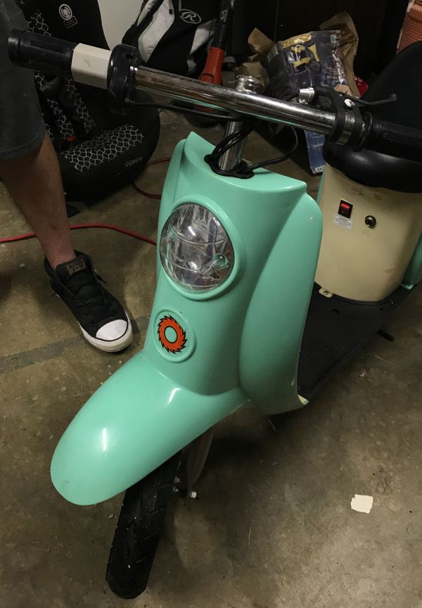 Replica “Vespa” Razor electric scooter. for Sale in O'Fallon, MO OfferUp