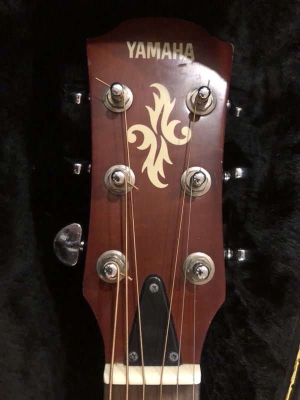 Yamaha APX4ASPL Electric Acoustic Guitar for Sale in Los Angeles, CA