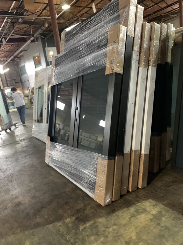 PUERTAS Y VENTANAS APROBADO POR ESTADO DE IMPACTO /HURACAN ! BUEN