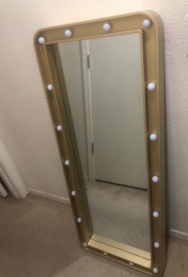 Full body light up mirror for Sale in Tucson, AZ - OfferUp