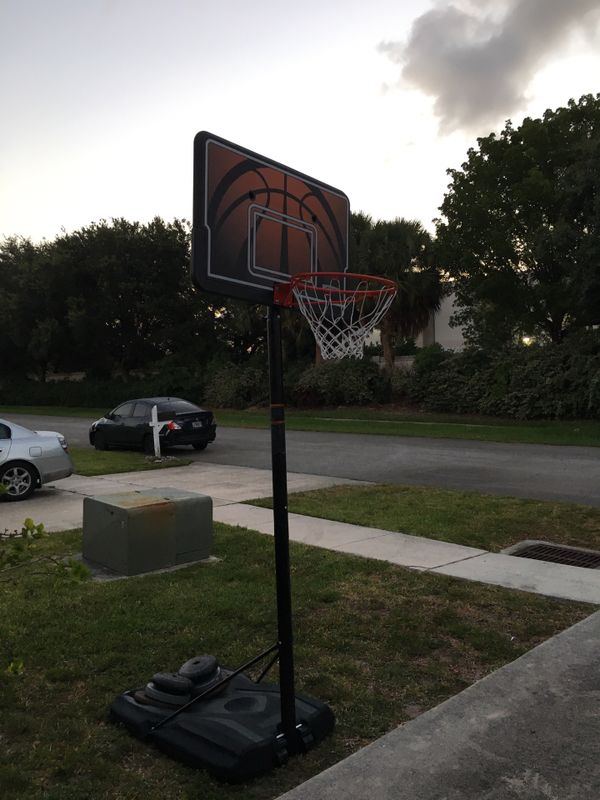 Basketball hoop for sale used 3 times for Sale in Boynton Beach, FL