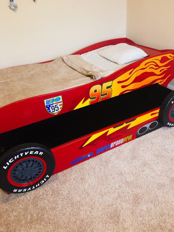 Lightning McQueen Trundle twin bed / kids for Sale in Katy, TX OfferUp