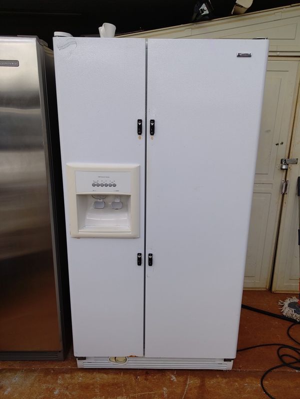 Excellent condition Kenmore side by side refrigerator ice maker cold
