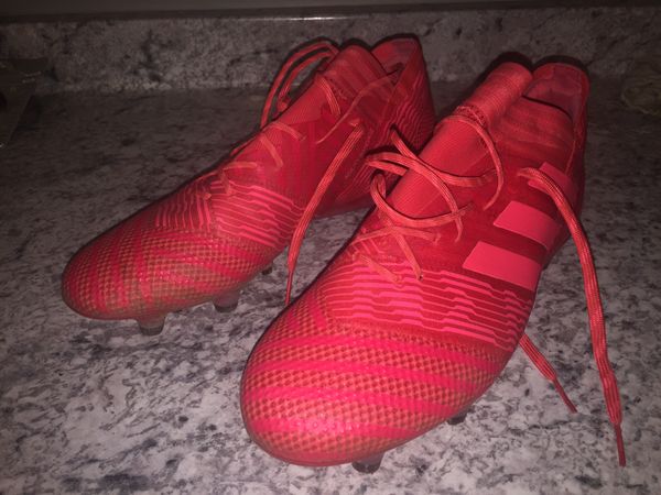 size 9 wide football cleats