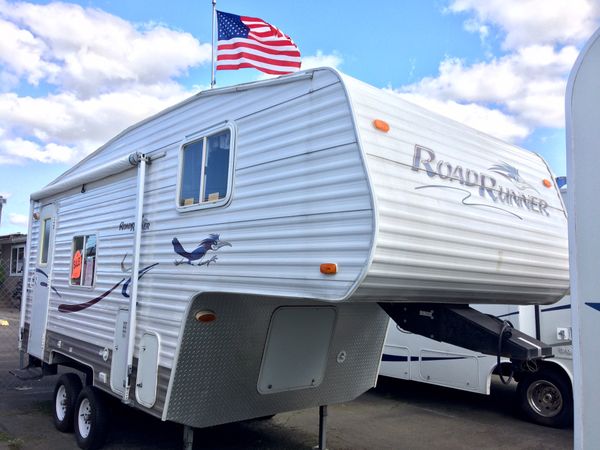 2005 fifth wheel road runner 19ft only 3800LBS for Sale in Milton, WA ...