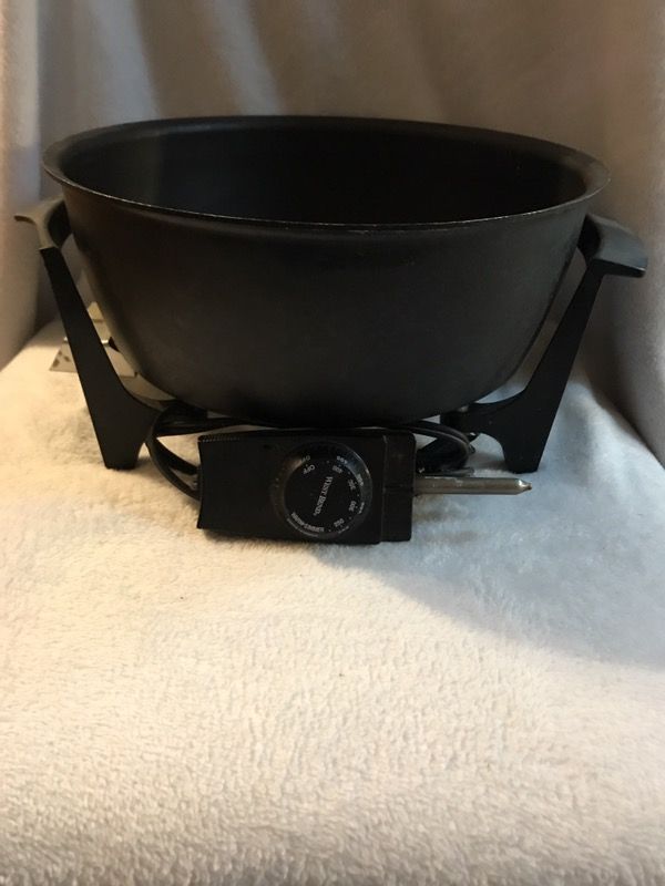 West bend 5 quart Souper Pot Electric Dutch Oven for Sale in Estill ...