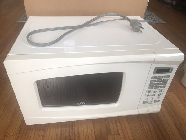 RIVAL 700 watts microwave in good condition!!! for Sale in Long Beach