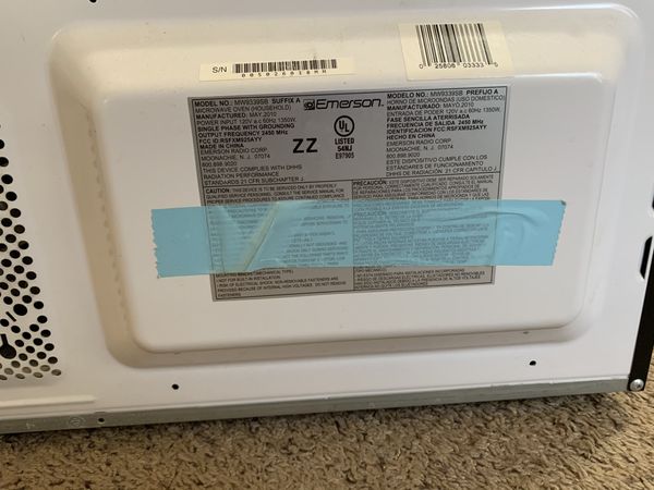 Emerson Microwave 900 Watt for Sale in Wichita, KS - OfferUp