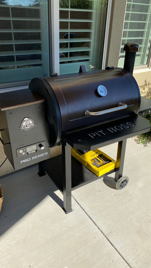 Pit Boss Pro Series 820-sq in grill for Sale in Fresno, CA - OfferUp