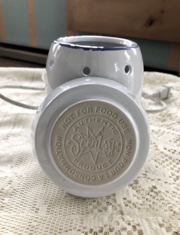Scentsy Home Sweet Home Warmer for Sale in Harrisburg, PA OfferUp
