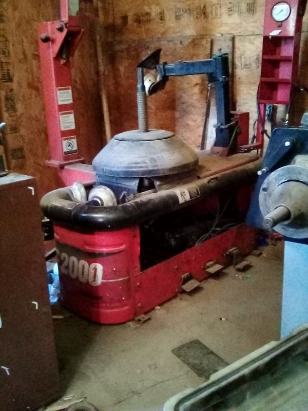 Tire machine c2000 for Sale in Victorville, CA - OfferUp