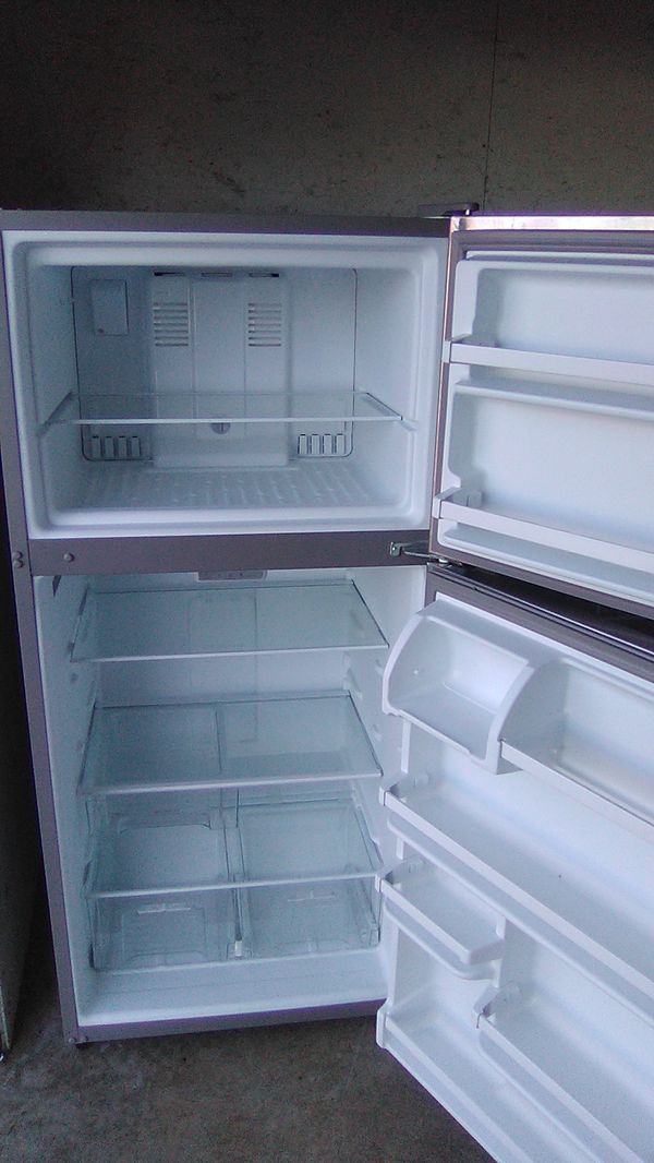 Beautiful Whirlpool refrigerator 18 cubic foot stainless steel comes