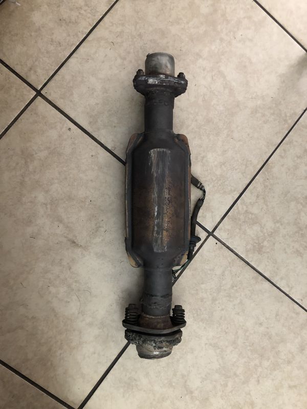 1996 acura integra oem catalytic converter for Sale in Rialto, CA OfferUp