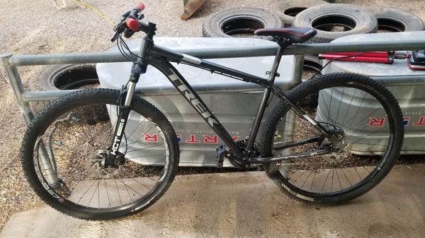 Trek marlin 6 2017 for Sale in Waddell, AZ - OfferUp