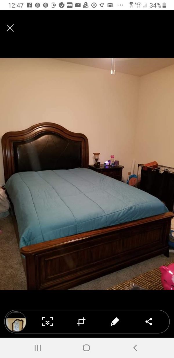 Queen Mahogany bedroom set for Sale in Memphis, TN - OfferUp