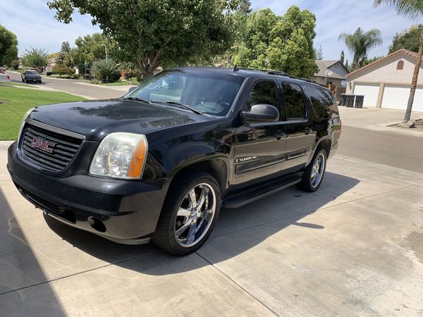 9 passenger 2007 GMC Yukon XL for Sale in Visalia, CA - OfferUp