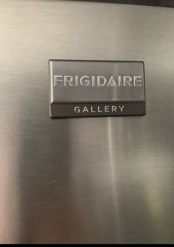 Frigidaire fridge/freezer. Must pick up. Ice maker makes