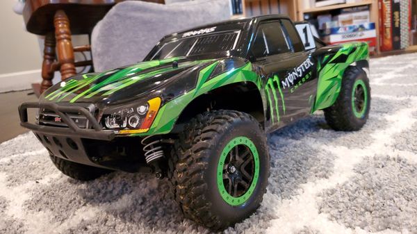 traxxas slash 4x4 monster energy