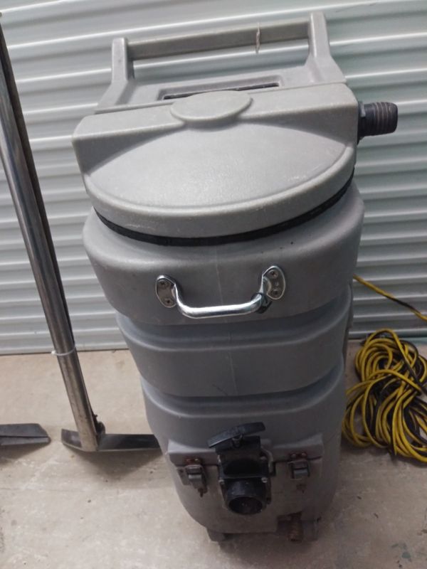 Century Ninja 400 Carpet Extractor 200 PSI 2 Wands 3 Hoses works Great