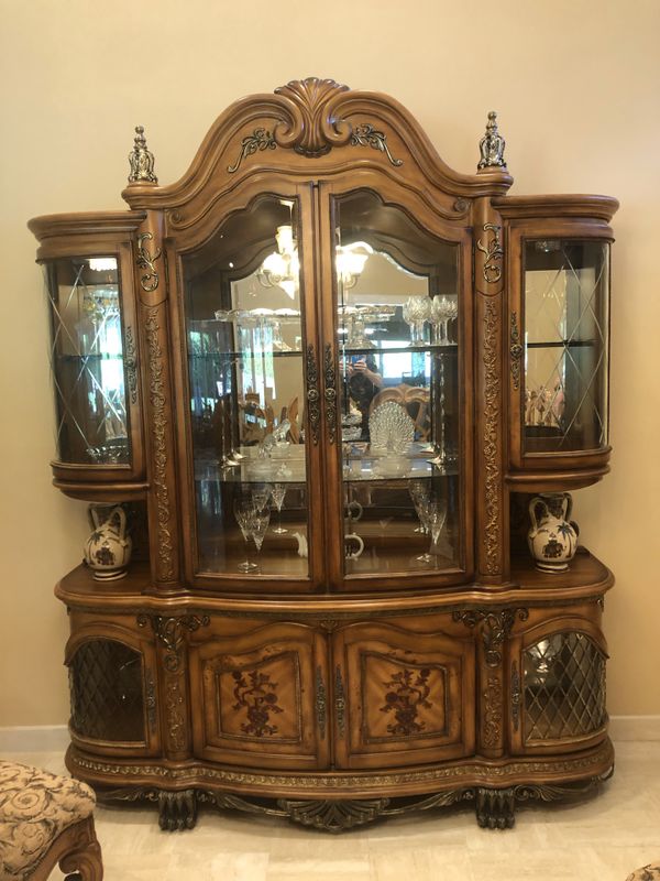 Michael Amini AICO Signature Dining Room Set table, china