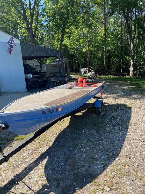 V Bottom Jon boat for Sale in Lexington, NC - OfferUp