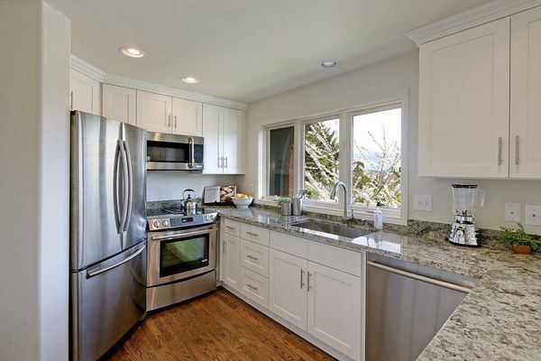 New White Shaker Kitchen Cabinet Overstock Sale for Sale in Seattle, WA - OfferUp