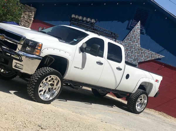 2010 Chevy 2500 HD (gas) for Sale in Helotes, TX - OfferUp