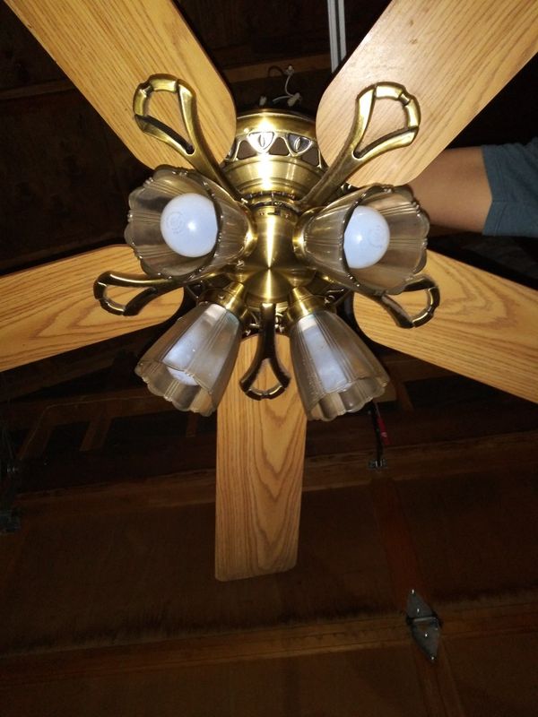 Free Hunter ceiling fan with broken blade for Sale in Everett, WA - OfferUp