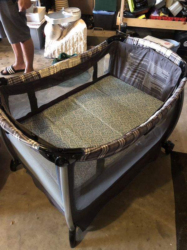 Eddie Bauer pack and play for Sale in WA OfferUp