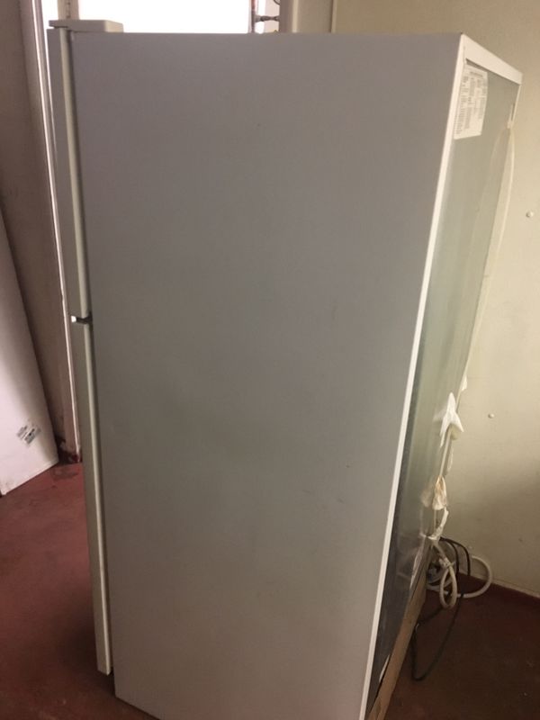 Free non working Whirlpool Roper - 20.9 Cu. Ft. Top-Mount Refrigerator