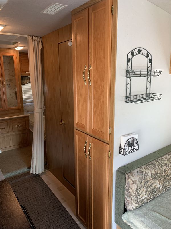 1999 Jamboree Class C RV 26 FT. Twin Beds Model for Sale in Riverside