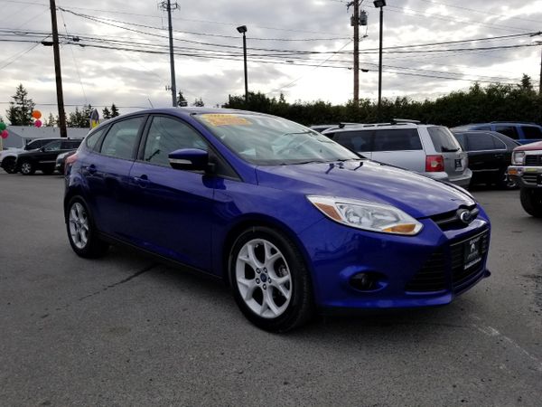 2013 Ford Focus SE 5 Door Hatchback (5 Speed Low mileage) for Sale in ...