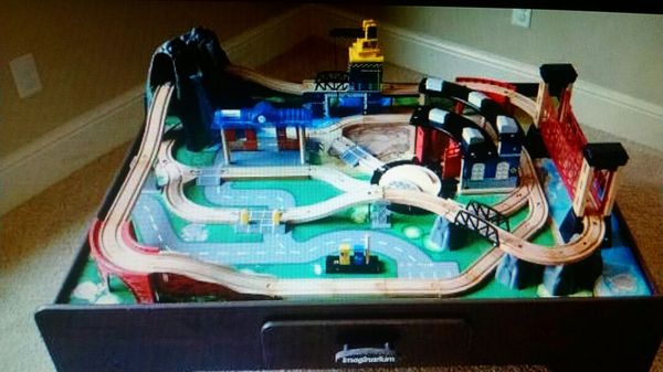 imaginarium 100 piece train table