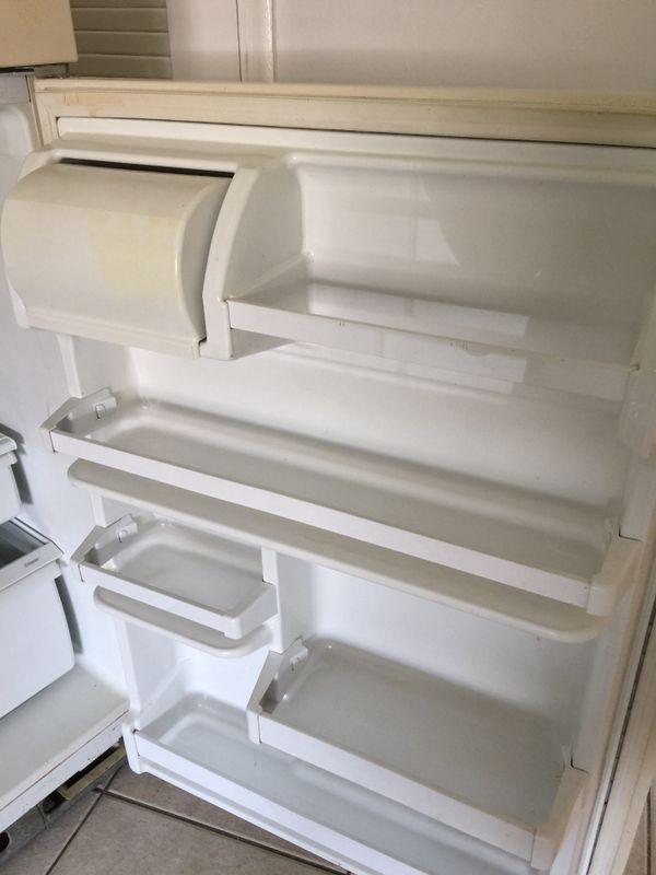 Whirlpool 30 inch refrigerator almond color for Sale in Pompano Beach