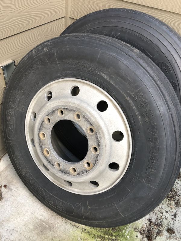 Used semi truck tires and rims 22.5 size for Sale in Vancouver, WA