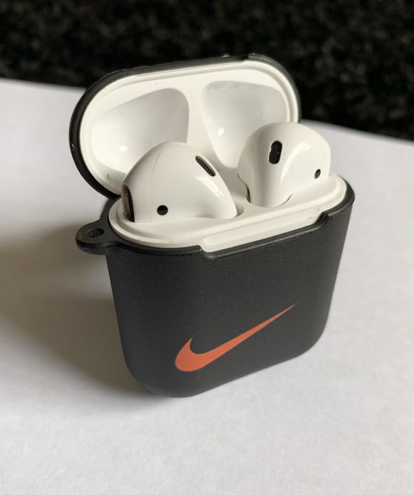 AirPods 2 (w/Nike case) for Sale in Pearland, TX - OfferUp