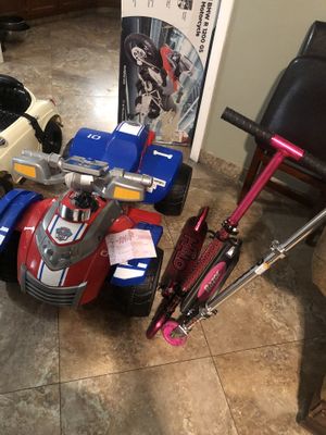 JUGUETES PARA Niños. CARROS. 🏍 MOTO. Patineta eléctrica. Y sencillas. Carritos para muñecas. También y mucho más pregunte para precio gracias for Sale in Downey, CA