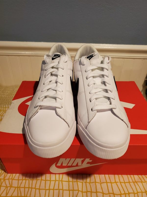  Nike  Leather Supreme Match Shoes  size 11  for Sale in San 