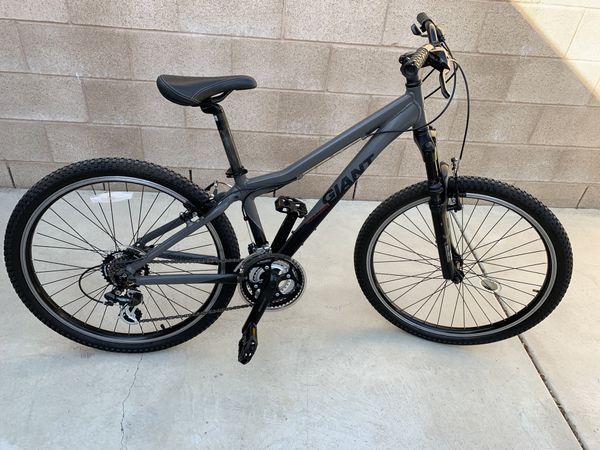 Giant boulder se 21 speed ,mtn bike ,14 inch frame with 26 inch wheels ...