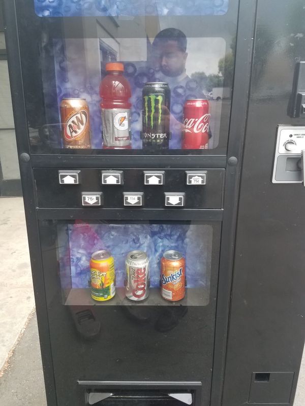 Trade or sell Small soda vending machine READ DESCRIPTION for Sale in