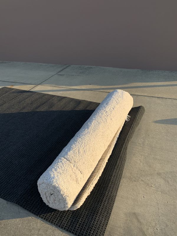 COSTCO RUG- cream/white shag- 5.3x7.5ft for Sale in Upland, CA - OfferUp