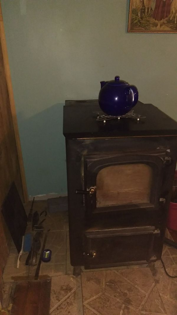 Keystoker direct vent 90,000 BTU coal stove for Sale in Catawissa, PA